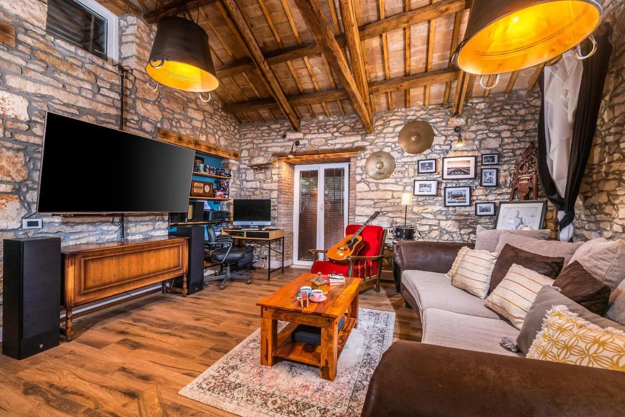 크르니카 Rustic Cozy House Pupy 빌라 0*,